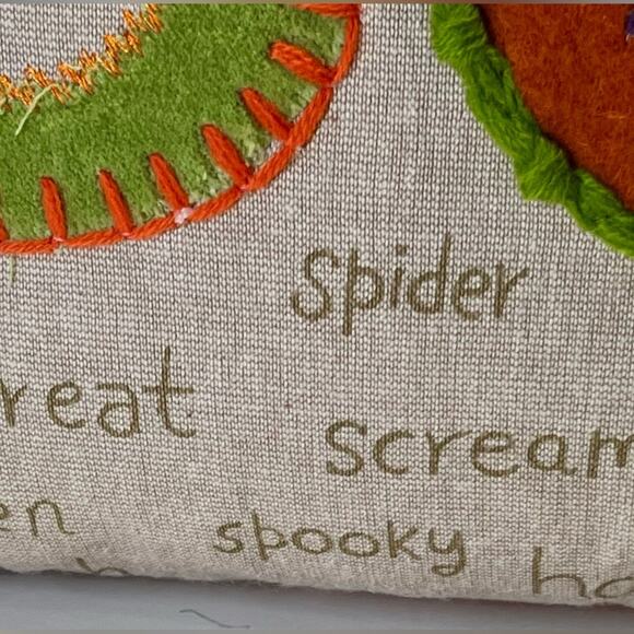 Pier1 Halloween pillow, embroidered with Boo and spider - Picture 8 of 9